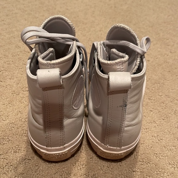Womens Light Grey Leather Chuck Taylor Converse High Tops Waterproof - Picture 3 of 8